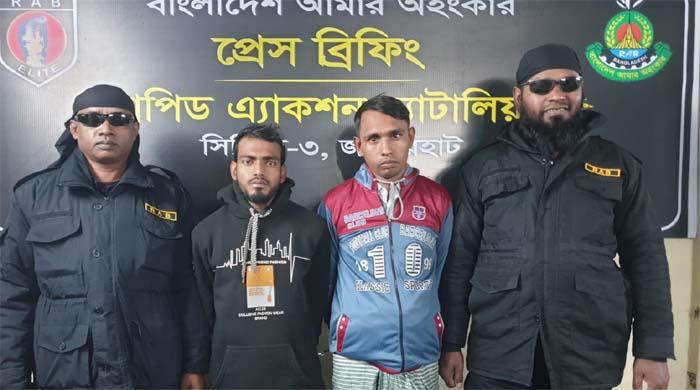 নওগাঁয় চোলাই মদ ও গাঁজাসহ আটক ৩