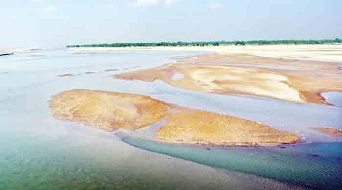 তিস্তায় জেগে উঠেছে অসংখ্য চর-ডুবোচর