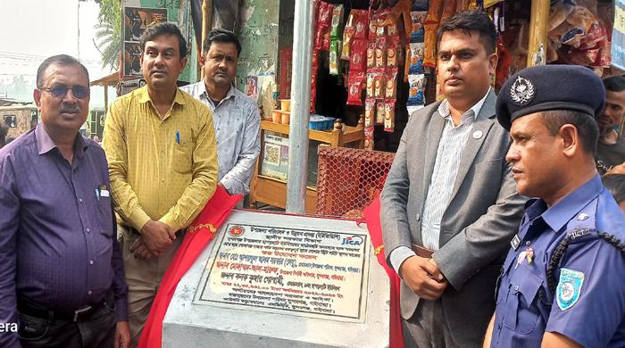 সুন্দরগঞ্জে সোলার স্ট্রিট লাইট স্থাপন কাজের উদ্বোধন 