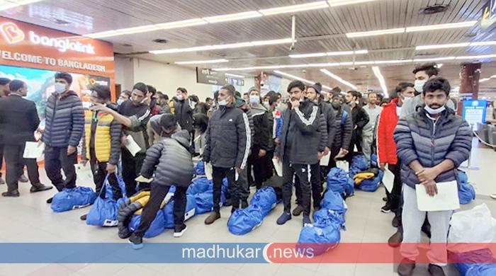 লিবিয়া থেকে দেশে ফিরলেন ১৭৫ বাংলাদেশি