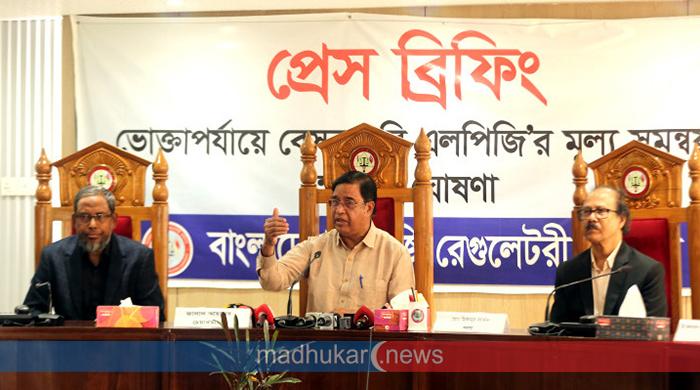 ১২ কেজি এলপিজির দাম বাড়লো ৩৮৭ টাকা