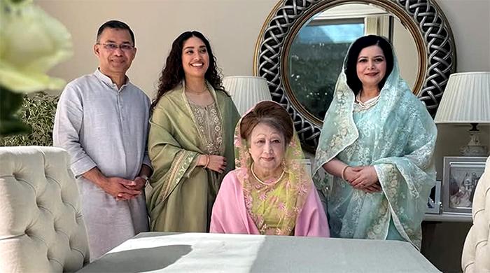 দুই পুত্রবধূকে নিয়ে ৫ মে দেশে ফিরছেন খালেদা জিয়া