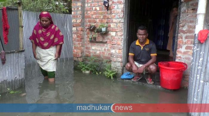 রংপুর নগরীর সড়ক ও নিম্নাঞ্চল প্লাবিত: ড্রেনেজ ব্যবস্থা নিয়ে ক্ষোভ