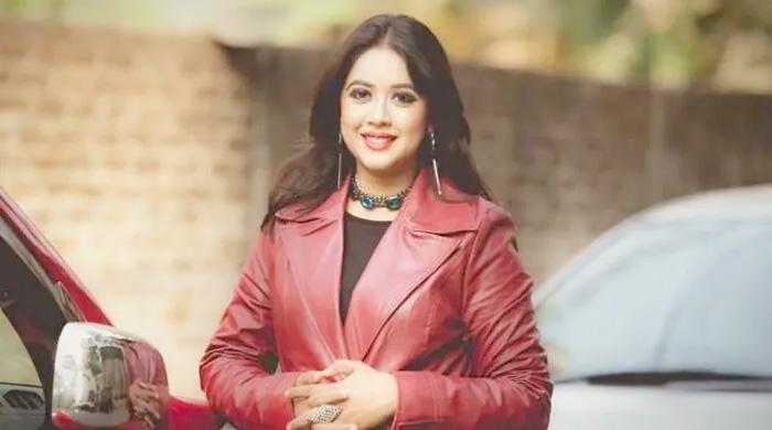ব্যস্ততার মাঝেও নতুন সুখবর দিলেন ঐশী