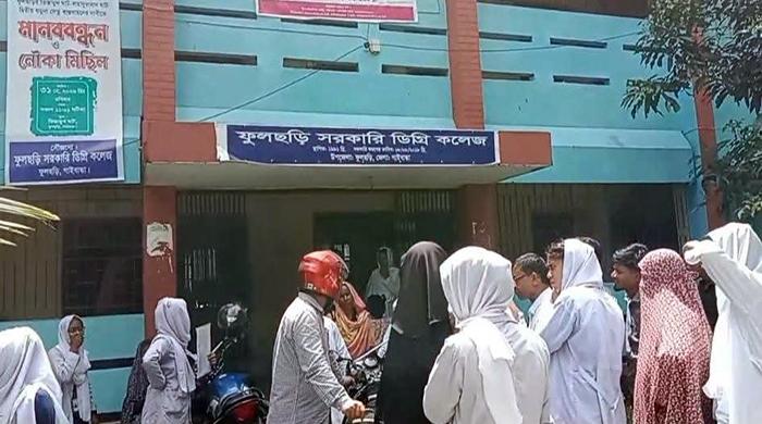 ফুলছড়ি সরকারি ডিগ্রি কলেজ কেন্দ্রে ভুল প্রশ্নপত্রে এইচএসসি পরীক্ষা