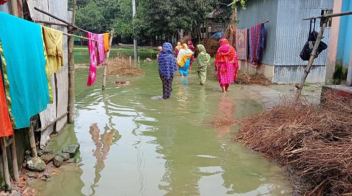 পীরগঞ্জে গ্রামীণ সড়কে ড্রেনেজ ব্যবস্থা নেই