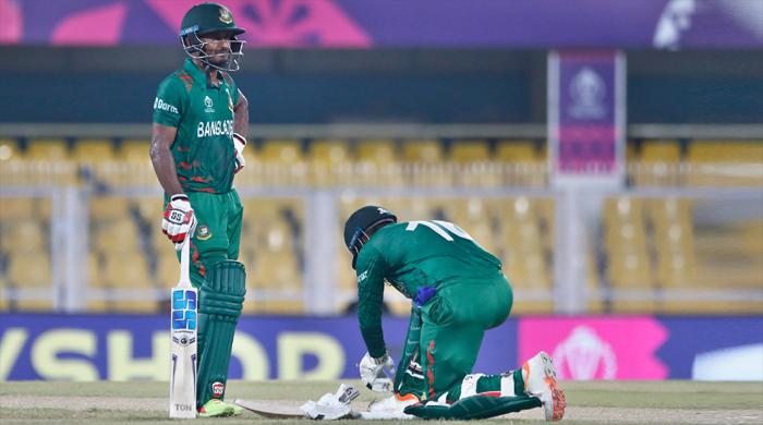 বিশ্বকাপের প্রস্তুতি ম্যাচে ইংল্যান্ডের বিপক্ষে ব্যাট করছে বাংলাদেশ