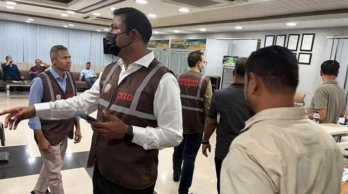 সালমান মুক্তাদিরের শ্বশুরের ৪ মদের গুদাম সিলগালা সালমান মুক্তাদিরের শ্বশুরের ৪ মদের গুদাম সিলগালা