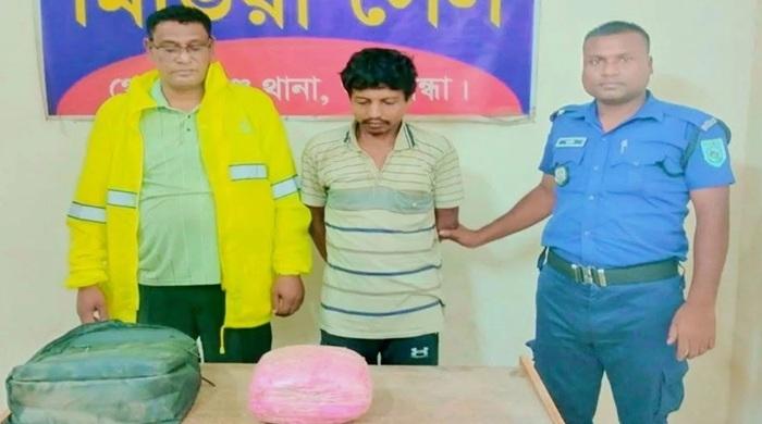 গোবিন্দগঞ্জে স্কুলব্যাগে গাঁজা, যুবক গ্রেফতার