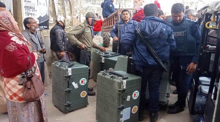 বুধবার গাইবান্ধা-৫ উপনির্বাচনের ভোটগ্রহণ নির্বাচনী সরঞ্জাম যাচ্ছে ১৪৫ কেন্দ্রে