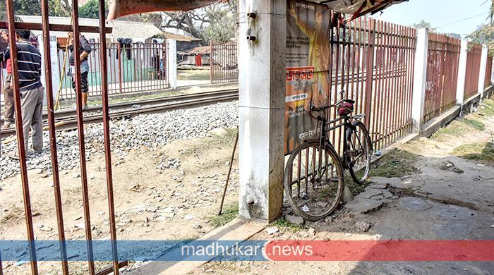 গাইবান্ধায় রেলওয়ের বাউন্ডারি কেটেছে র্দুবৃত্তরা: নিরাপত্তাকর্মীদের দায়িত্ব নিয়ে প্রশ্ন