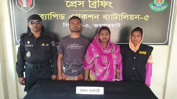 চোলাই মদসহ চার মাদক ব্যবসায়ী গ্রেফতার