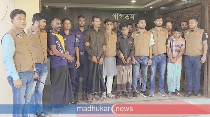 নওগাঁয় আন্তঃজেলা ডাকাত চক্রের ৪ সদস্য গ্রেপ্তার