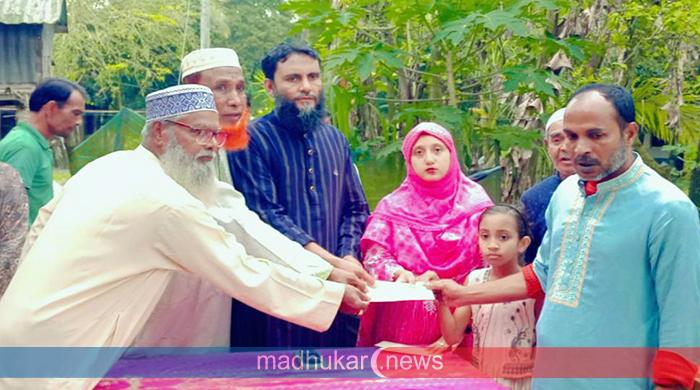 সুন্দরগঞ্জে বজ্রপাতে নিহত ও আহত পরিবারকে প্রশাসনের সহায়তা প্রদান