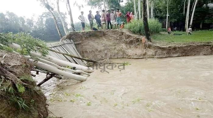 সাঘাটায় বাঁধ ভেঙে ১৫ গ্রাম প্লাবিত, অন্তত ২০ হাজার মানুষ পানিবন্দি