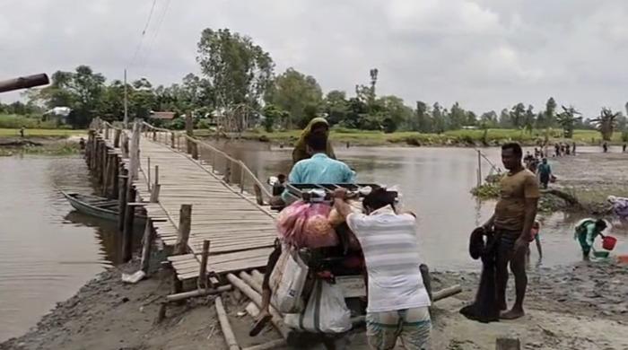 ৩০ বছর ধরে সাঁকোই একমাত্র ভরসা