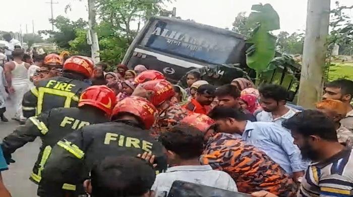 পলাশবাড়ীতে বাস-মাইক্রোবাস সংঘর্ষ, মাইক্রোবাস চালক নিহত