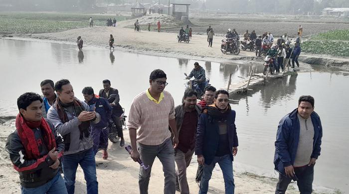 চরের অসহায় মানুষের পাশে এমপি শামীম