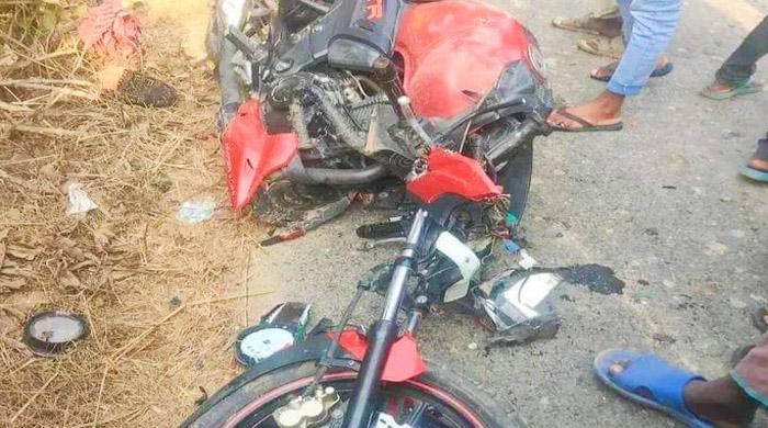 নওগাঁয় গরু বোঝাই ভটভটি-মোটরসাইকেল মুখোমুখি সংঘর্ষ নিহত ১