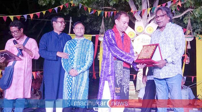 সমাজসেবায় বিশেষ অবদান রাখায় সম্মাননা পেলেন পরিবেশবিদ প্রকৌশলী বাদল