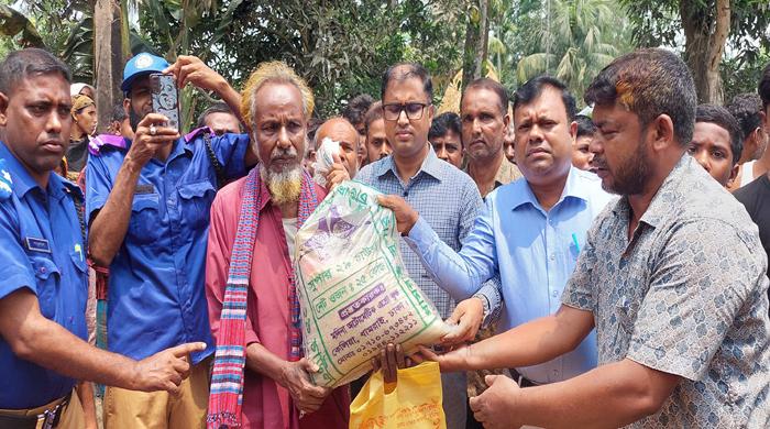 গোবিন্দগঞ্জে অগ্নিকান্ডে ক্ষতিগ্রস্থ পরিবারের মাঝে সহায়তা প্রদান 