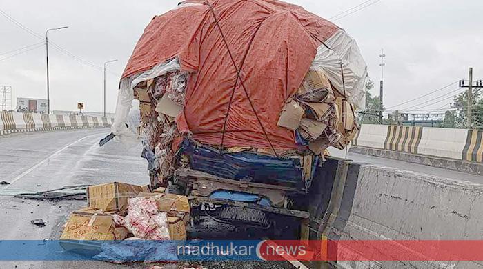  টাঙ্গাইলে মহাসড়কে ভয়াবহ সংঘর্ষ: ২ জন নিহত, আহতদের অবস্থা আশঙ্কাজনক