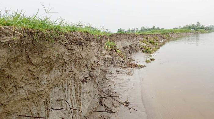 বাড়ছে পানি ভাঙছে নদী