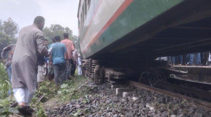 সিল্কসিটির বগি লাইনচ্যুত, ঢাকার সঙ্গে উত্তরাঞ্চলের রেল যোগাযোগ বন্ধ