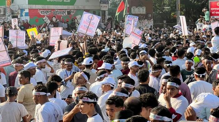 নোয়াখালী বিভাগ ঘোষণার দাবিতে শাহবাগ অবরোধ