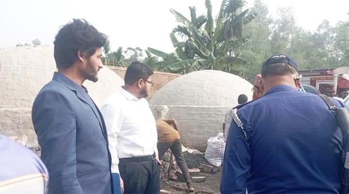 পলাশবাড়ীতে অবৈধ কয়লার চুল্লি গুঁড়িয়ে দিলো প্রশাসন 