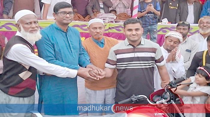 সুন্দরগঞ্জে শ্যামল ছায়া ফুটবল টুর্নামেন্টের পুরস্কার বিতরণ