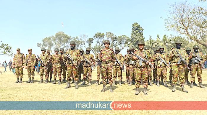 গাইবান্ধার দুর্গম চরে সেনাবাহিনীর নির্বাচনী মহড়া অনুষ্ঠিত 