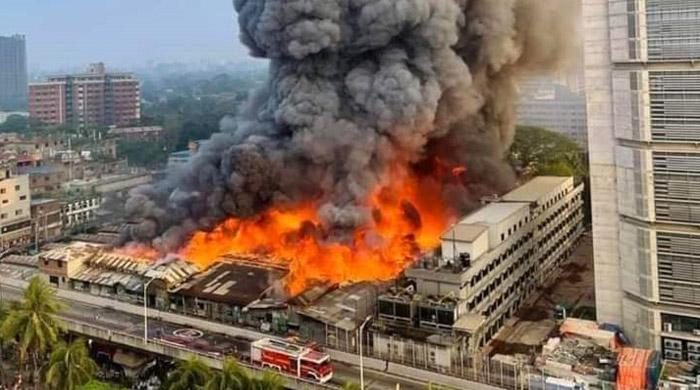 বঙ্গবাজারে আগুনের ঘটনায় বিভিন্ন দল ও সংগঠনের উদ্বেগ
