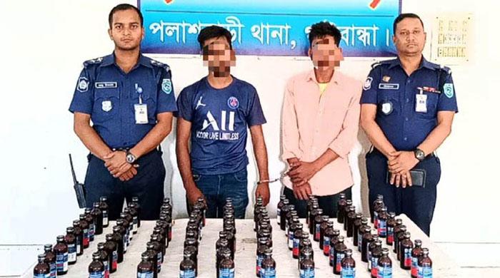 যাত্রীবাহী বাস থেকে ফেনসিডিলসহ আটক ২