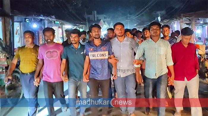 হাসনাত আবদুল্লাহর ওপর হামলার প্রতিবাদে ফুলছড়িতে বিক্ষোভ