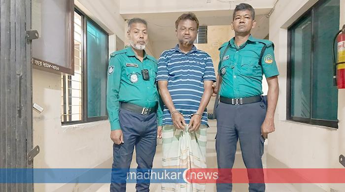 সাবেক বাণিজ্যমন্ত্রীর পোষ্যপুত্র নুর আলম গ্রেপ্তার, মিষ্টি বিতরণ