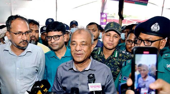 দুর্নীতিবাজরা নেই, তাই বাজারে গরুর দাম কম : স্বরাষ্ট্র উপদেষ্টা দুর্নীতিবাজরা নেই, তাই বাজারে গরুর দাম কম : স্বরাষ্ট্র উপদেষ্টা