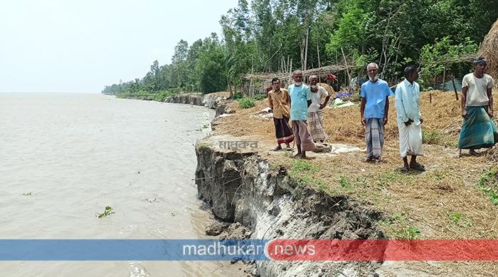 পানি বাড়তেই ব্রহ্মপুত্রে ভাঙন শুরু, হুমকির মুখে ফুলছড়ির ৪ শিক্ষাপ্রতিষ্ঠান