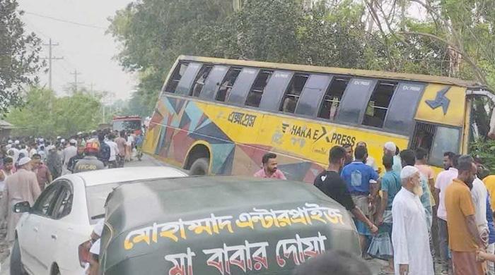 সিরাজগঞ্জে বাস ও অটোভ্যানের মুখোমুখি সংঘর্ষে ৩ যাত্রী নিহত