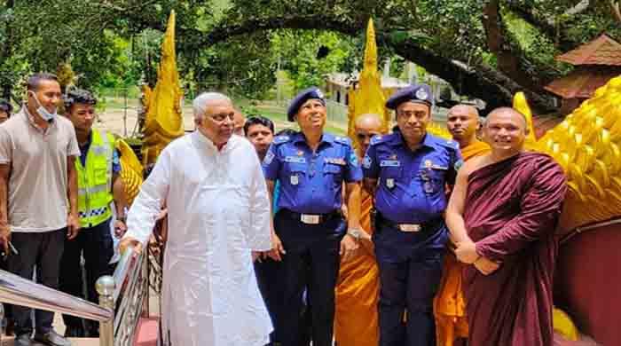 রামুর প্রসিদ্ধ বৌদ্ধবিহার পরিদর্শন স্বরাষ্ট্রমন্ত্রীর