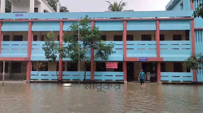 বন্যায় গাইবান্ধার ৮০ শিক্ষাপ্রতিষ্ঠানে পাঠদান বন্ধ