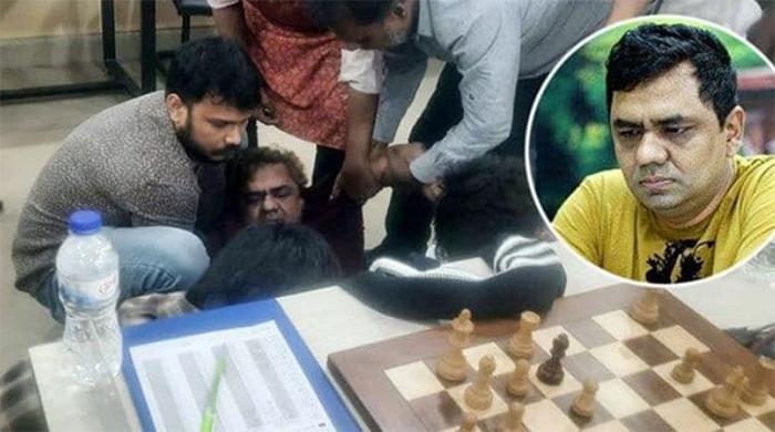 খেলতে খেলতেই মৃত্যুর কোলে ঢলে পড়লেন গ্র্যান্ডমাস্টার জিয়া