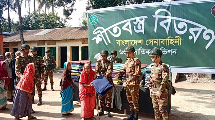 পলাশবাড়ীতে দুস্থদের মধ্যে সেনাবাহিনীর কম্বল বিতরণ