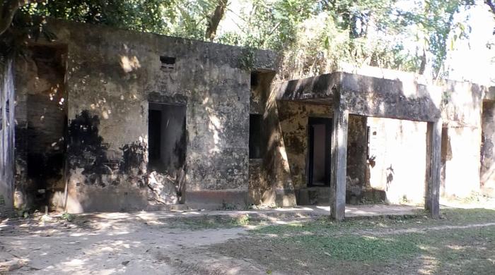 কাটাবাড়ী ইউনিয়ন স্বাস্থ্য ও পরিবার কল্যাণ কেন্দ্রের দুরাবস্থা ঝুঁকি নিয়ে চলেছে সেবা কার্যক্রম