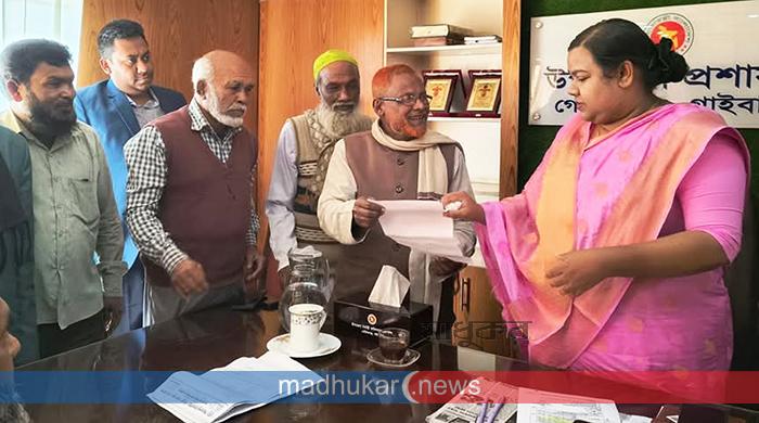 গোবিন্দগঞ্জে প্রিপেইড মিটার বন্ধের দাবিতে স্মারকলিপি