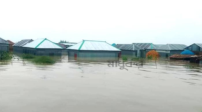 গাইবান্ধায় বন্যা পরিস্থিতির অবনতি, পানিবন্দি ৬৭ হাজার পরিবার