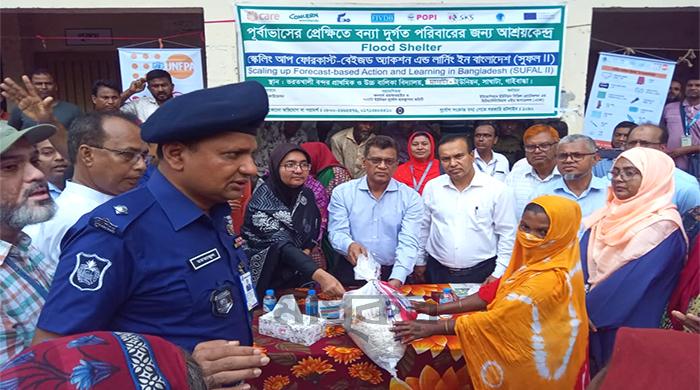 বন্যার্তদের মাঝে এসকেএসের শুকনো খাবার ও নগদ অর্থ বিতরণ