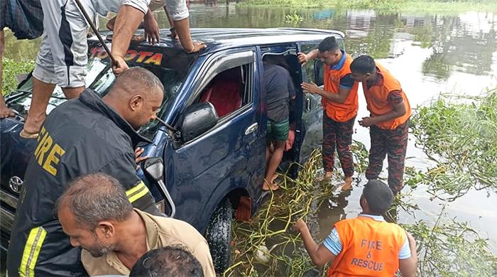 ওমান প্রবাসীকে নিয়ে বিমানবন্দর থেকে ফেরার পথে একই পরিবারের নিহত ৭
