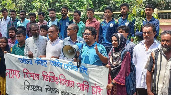 তিস্তার পানির ন্যায্য হিস্যার দাবিতে বেরোবিতে মানববন্ধন