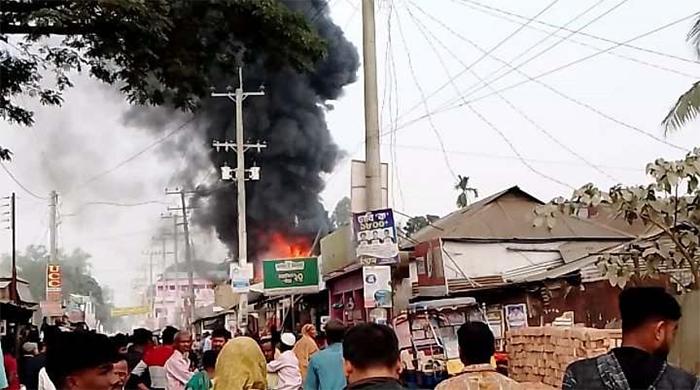 সাঘাটায় ৩ দোকান ও দুই বসতঘর পুড়ে ছাই
